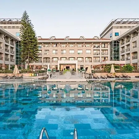 Resort Fame &